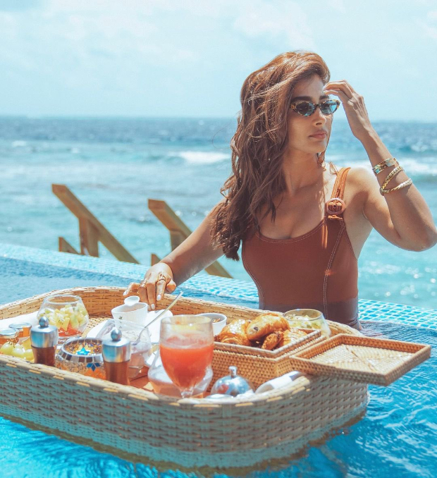 Pooja Hegde enjoys floating breakfast in Maldives in brown swimsuit, see stunning photos 