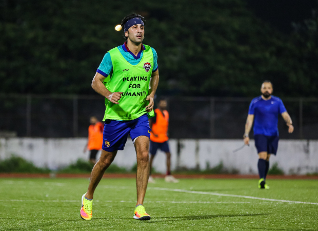  Ranbir Kapoor, Ahan Shetty's All Stars Football Club and Influencers come together to celebrate footballer Diego Maradona with a special match!