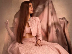 Sonam Kapoor Ahuja picks a quintessential modern and desi fusion piece for the Diwali season