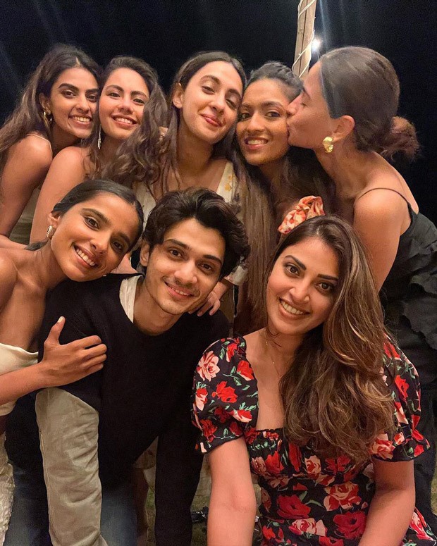 Alia Bhatt sways to Shah Rukh Khan's 'Main Koi Aisa Geet Gaoon' at friend's bachelorette party