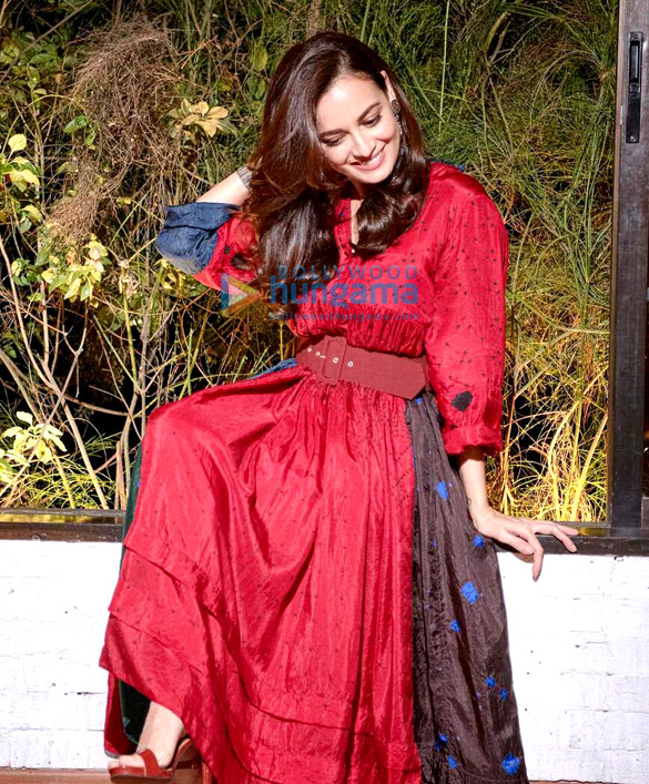 dia mirza 1 4