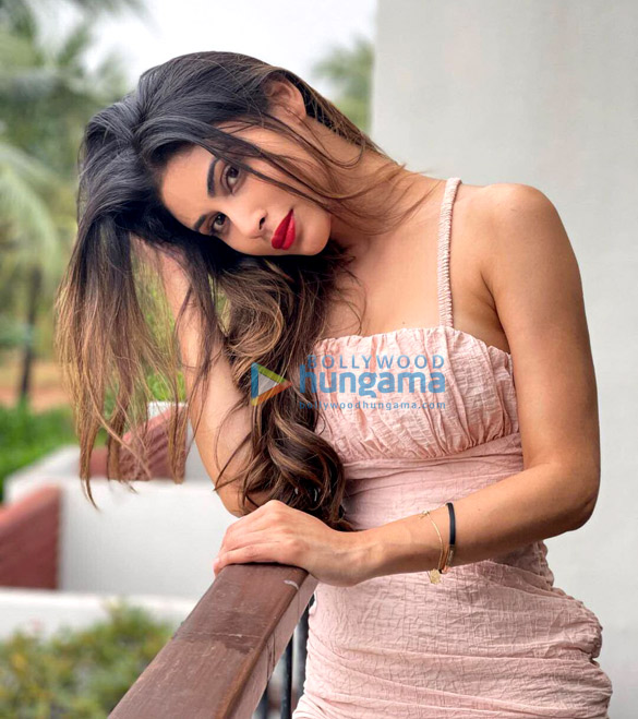 mouni roy 4 31