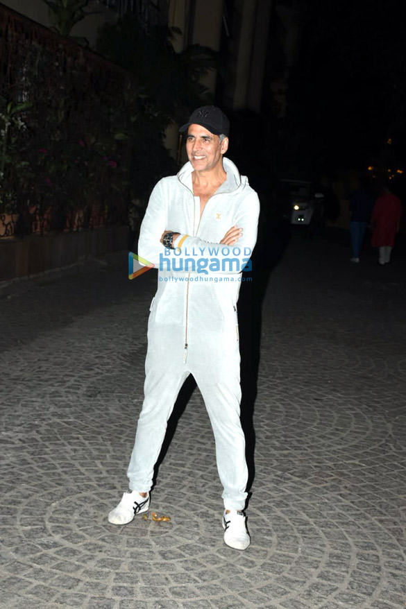 photos akshay kumar dhanush and aanand l rai snapped during the promotions of atrangi re 6