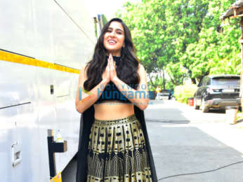 Photos: Akshay Kumar, Sara Ali Khan, and Aanand. L. Rai snapped promoting Atrangi Re on the sets of The Kapil Sharma Show