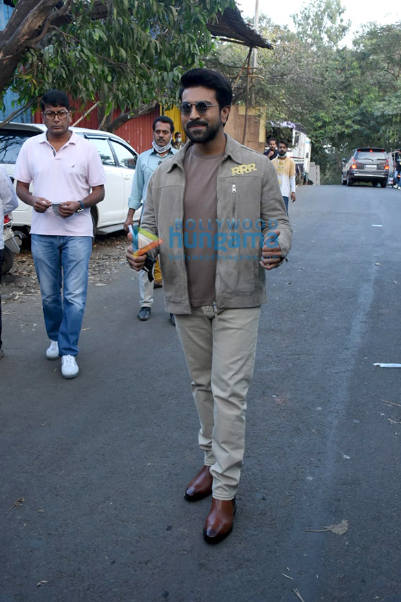 photos alia bhatt jr ntr ram charan and s s rajamouli spotted promoting rrr on the sets of bigg boss 1