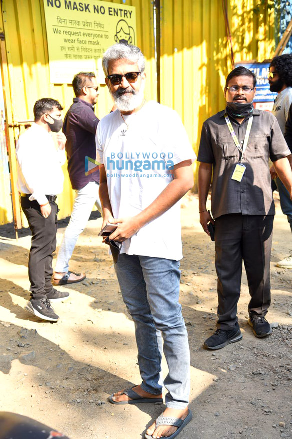 photos alia bhatt jr ntr and s s rajamouli spotted promoting rrr on sets of bigg boss 6