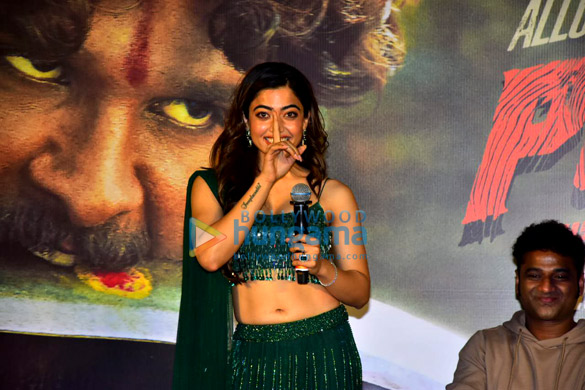 photos allu arjun and rashmika mandanna at the press conference for pushpa in mumbai 6