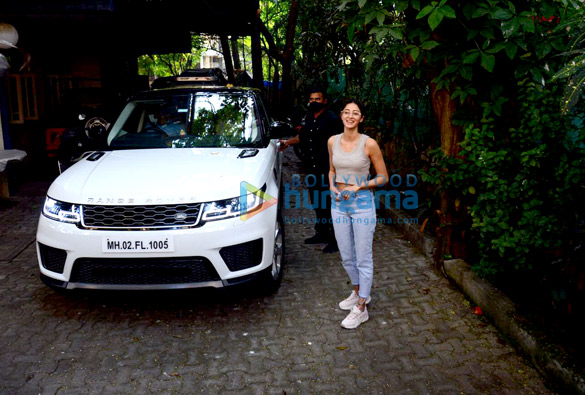 photos ananya panday spotted at dubbing studio in bandra 4