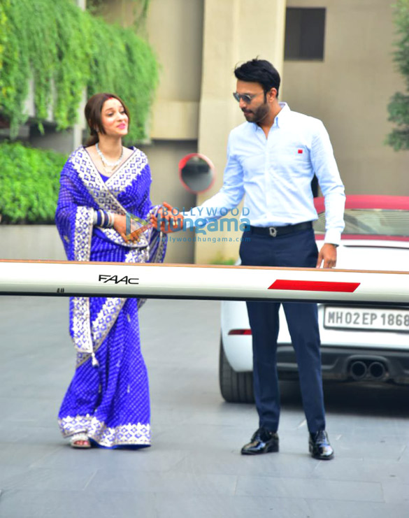 photos ankita lokhande spotted with her husband vicky jain for the first time after marriage 5