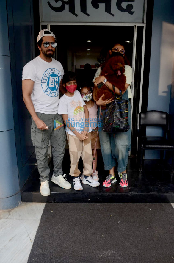 Photos: Ayushmann Khurrana snapped with family in Juhu Photos: Ayushmann Khurrana snapped with family in Juhu