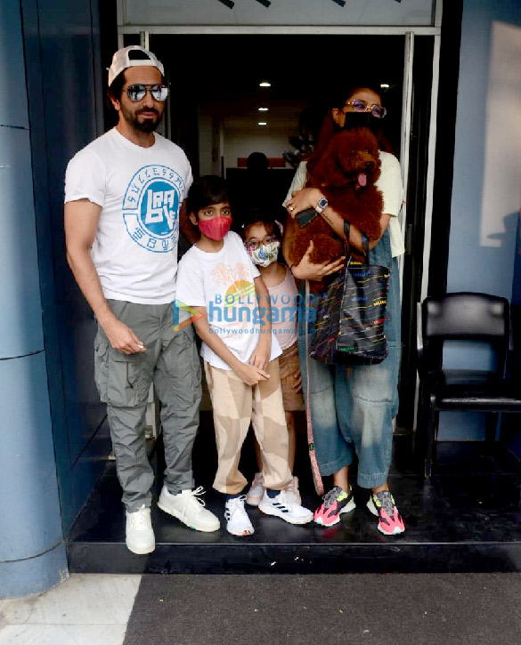 photos ayushmann khurrana snapped with family in juhu 4