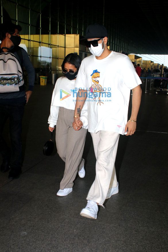 photos deepika padukone athiya shetty and others snapped at the airport 4