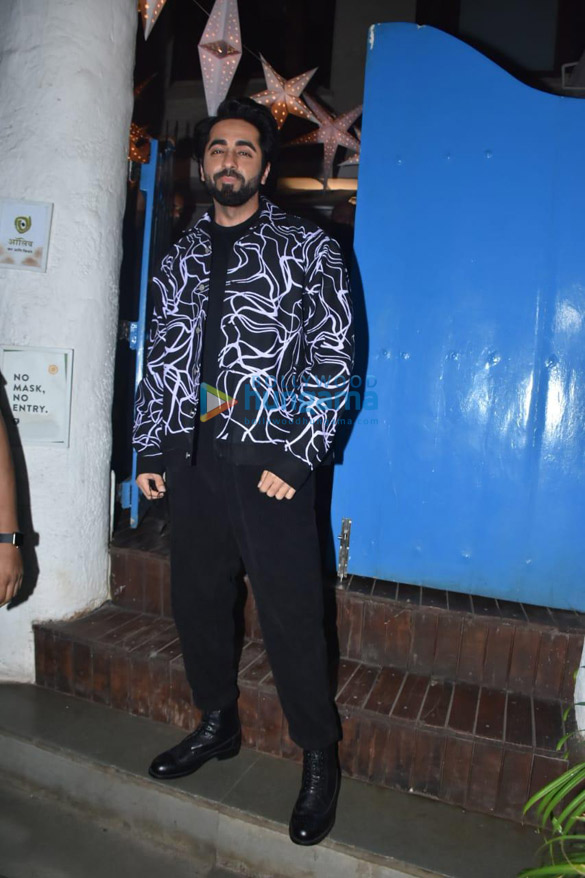 photos hrithik roshan vaani kapoor and others snapped at olive bar in khar 009 2