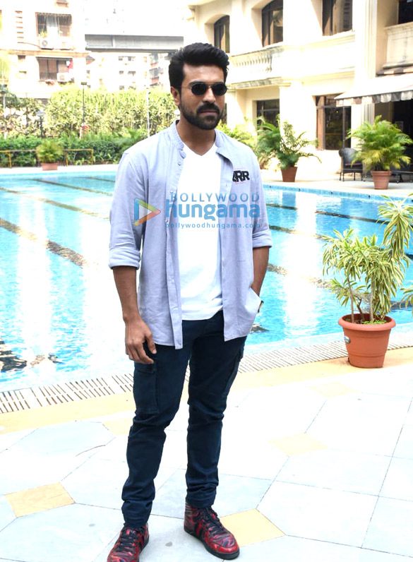 photos jr ntr ram charan and s s rajamouli spotted promoting rrr in mumbai 6