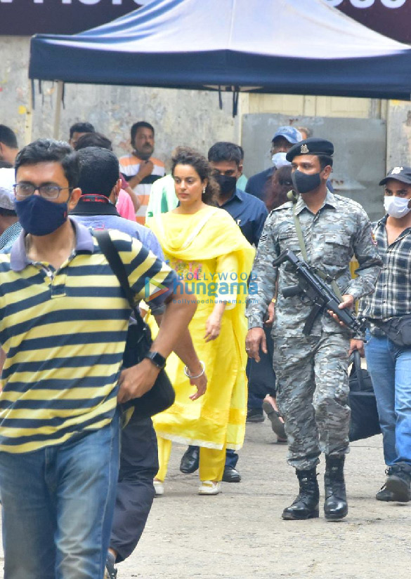 Photos: Kangana Ranaut and Avneet Kaur snapped post shoot in the city Photos: Kangana Ranaut and Avneet Kaur snapped post shoot in the city