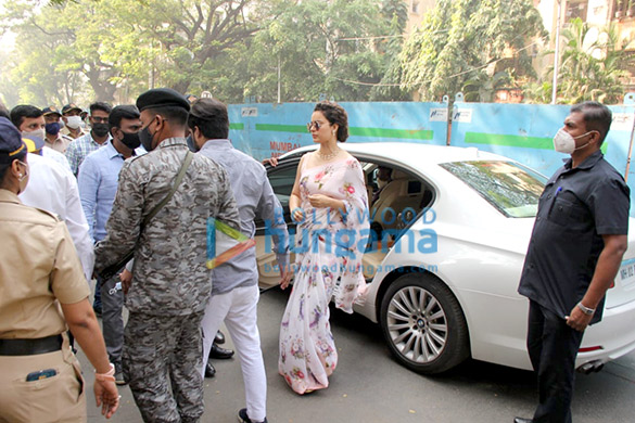 photos kangana ranaut spotted outside khar police station 3