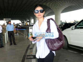 Photos: Kiara Advani, Sidharth Malhotra and Mouni Roy snapped at the airport