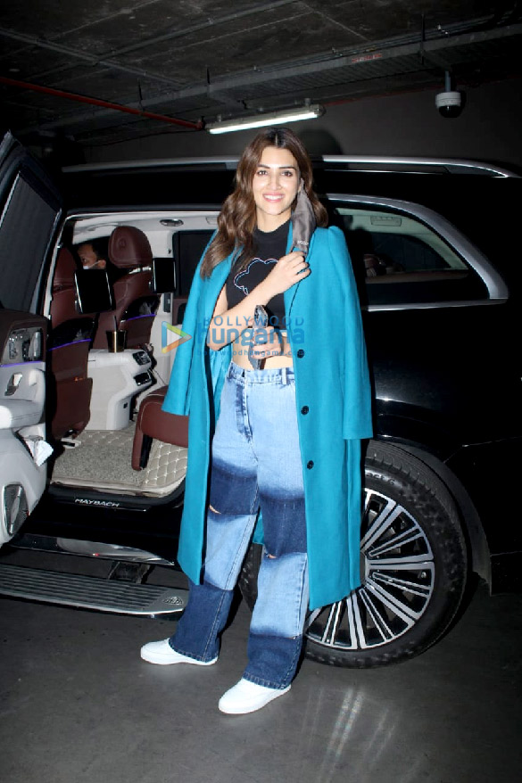 Photos: Kriti Sanon, Tamannaah Bhatia and Sonia Turcotte snapped at the airport Photos: Kriti Sanon, Tamannaah Bhatia and Sonia Turcotte snapped at the airport
