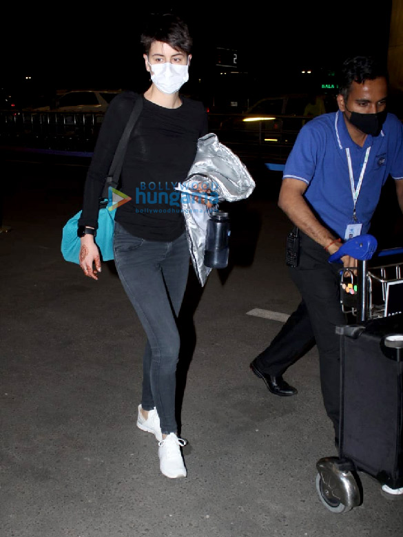 photos kriti sanon tamannaah bhatia and sonia turcotte snapped at the airport 3