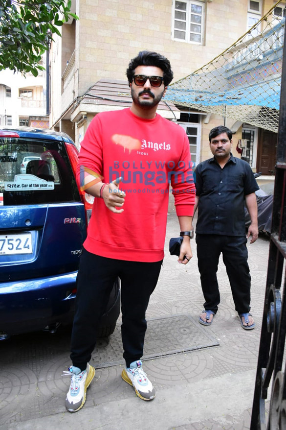 photos malaika arora arjun kapoor and amrita arora spotted at their moms house in bandra 2