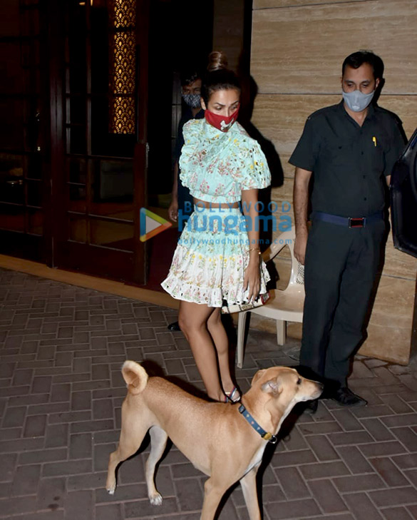 photos malaika arora snapped in bandra 2 7