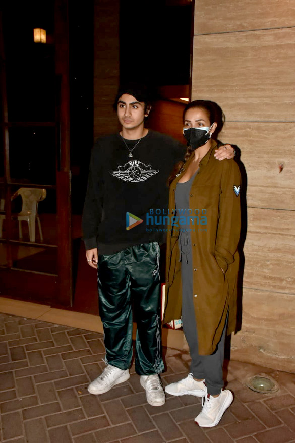 photos malaika arora with son arhaan khan and amrita arora spotted at their moms house in bandra 4