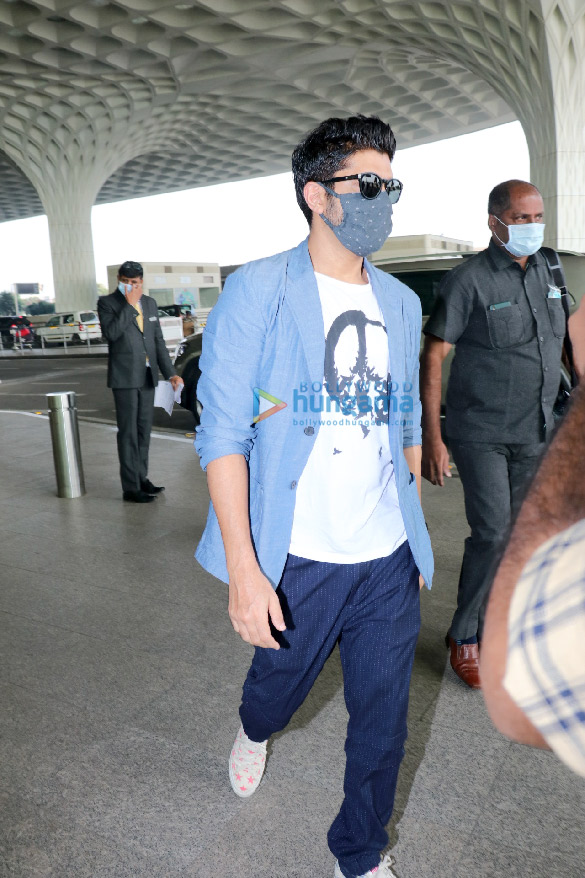 photos nora fatehi zareen khan and farhan akhtar snapped at the airport 6