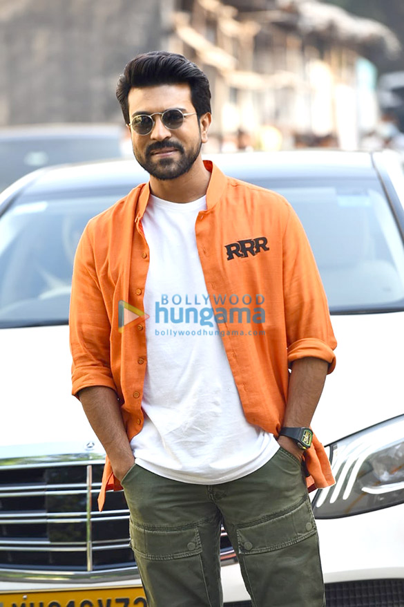 photos ram charan jr ntr and ss rajamouli spotted promoting rrr on sets of the kapil sharma show 5