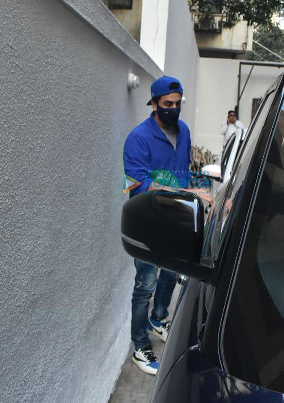 photos ranbir kapoor and alia bhatt spotted at old dharma office in khar 1