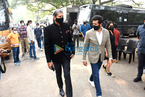photos ranveer singh kabir khan and the 1983 world cup players snapped at filmcity1 2