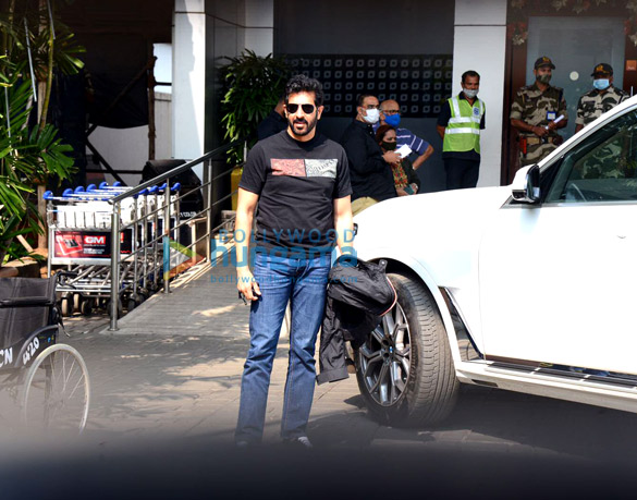 photos ranveer singh and kabir khan snapped at kalina airport 6
