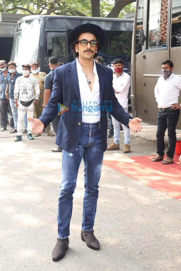 photos ranveer singh snapped at filmcity 6