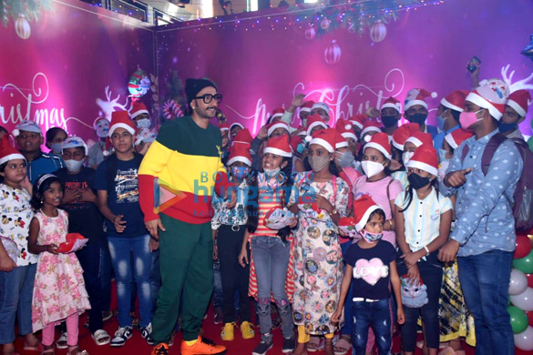 photos ranveer singh snapped at a christmas event with kids 3