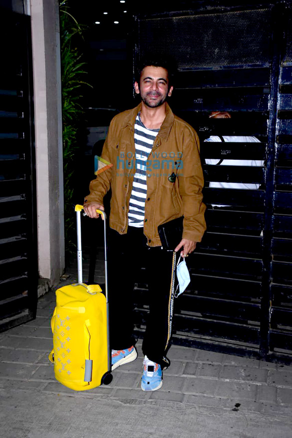 photos salman khan saiee manjrekar aayush sharma and others spotted at kalina airport 5