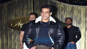 Photos: Salman Khan celebrates his birthday with media at his Panvel farmhouse