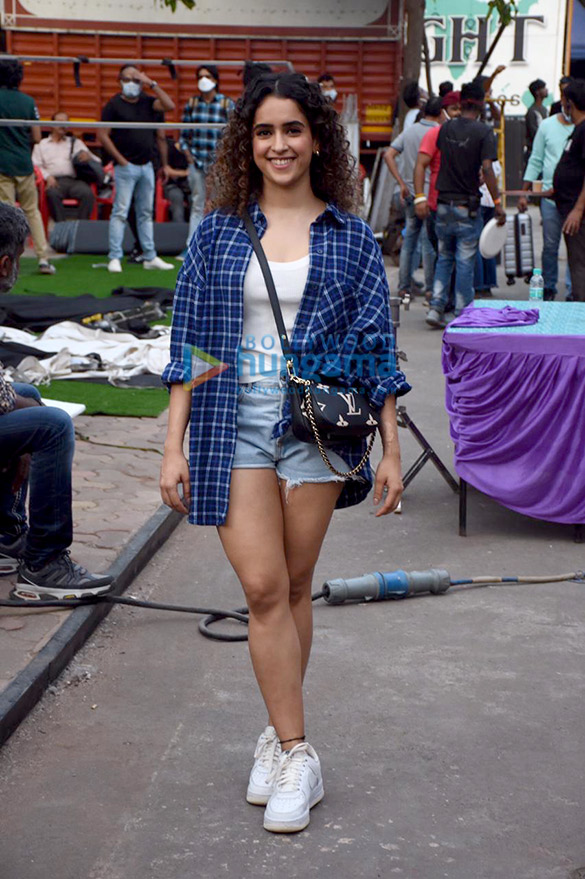 photos sanya malhotra spotted at aaram nagar post her ad shoot 3