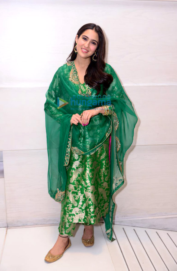 photos sara ali khan aanand l rai and bhushan kumar snapped in delhi 4