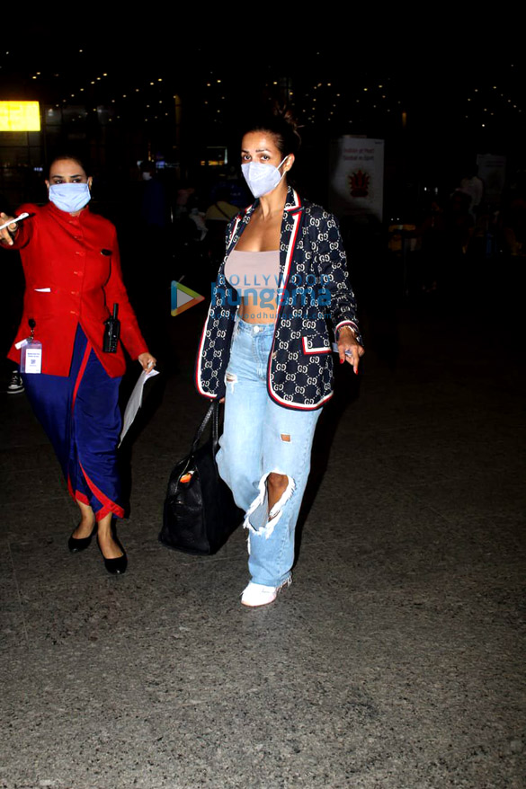 photos sara ali khan arjun kapoor malaika arora and huma qureshi snapped at the airport 5