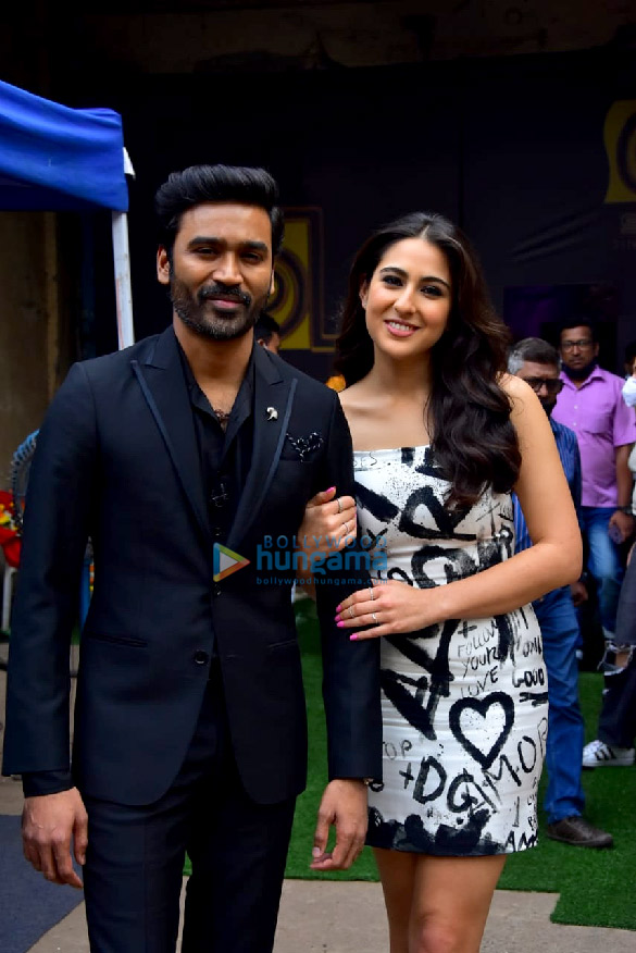 photos sara ali khan dhanush and karan johar snapped during the promotions of atrangi re 4