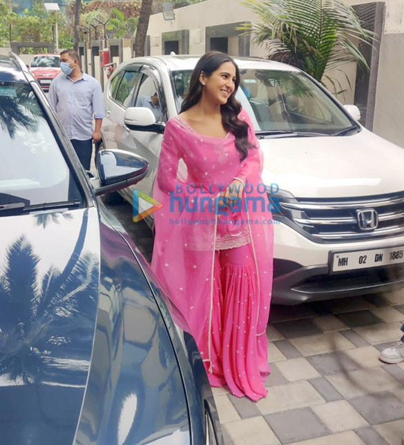 photos sara ali khan spotted at t series office in andheri 1