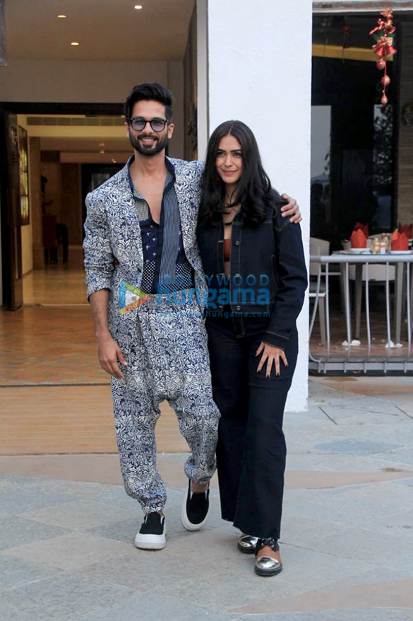 photos shahid kapoor and mrunal thakur snapped promoting their film jersey 3