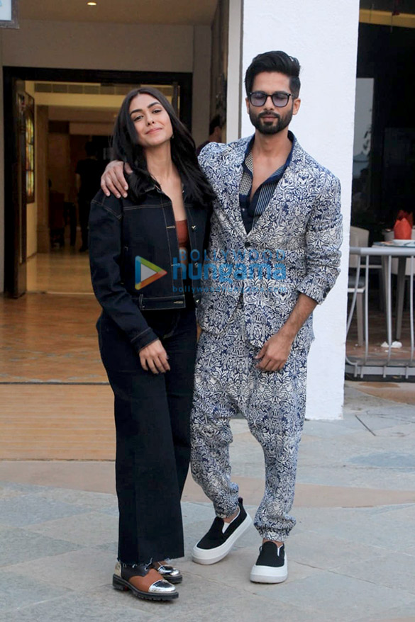 photos shahid kapoor and mrunal thakur snapped promoting their film jersey 6