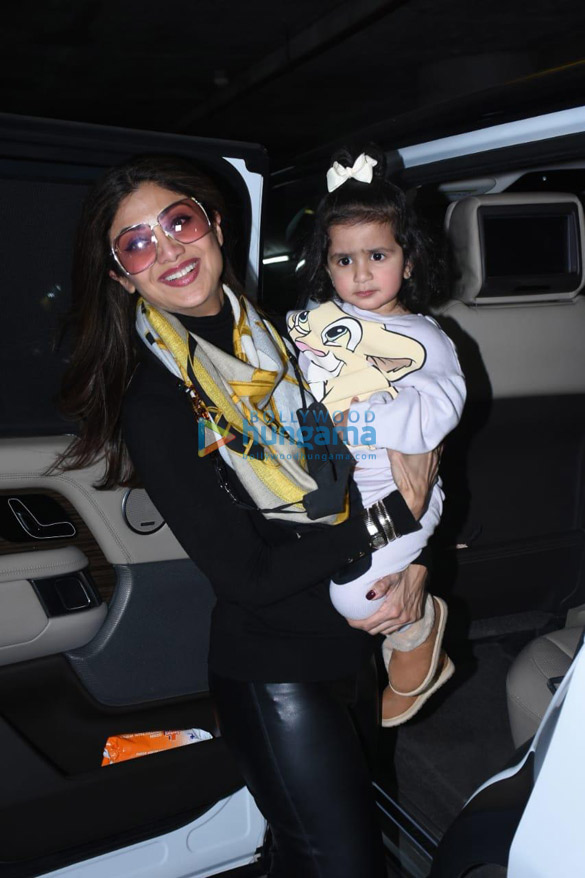 Photos: Shilpa Shetty and Sonnalli Seygall snapped at the airport Photos: Shilpa Shetty and Sonnalli Seygall snapped at the airport