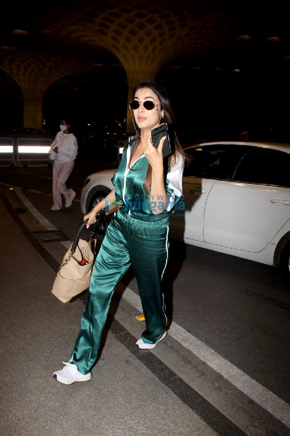 photos sonal chauhan and vijay deverakonda snapped at the airport 1