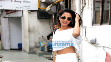 Photos: Sonal Chauhan spotted at Glory Beauty Parlour in Bandra