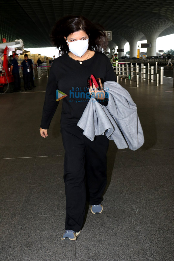 photos sunny leone and zoya akhtar snapped at the airport 2