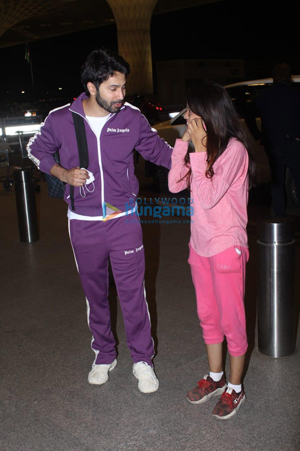 photos varun dhawan snapped at the airport 4