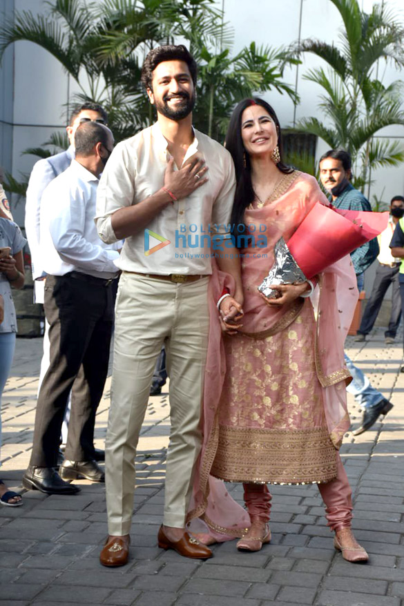 photos vicky kaushal and katrina kaif snapped at kalina airport 4