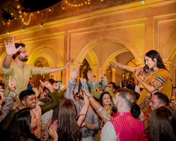 photos vicky kaushal and katrina kaif snapped during their mehendi ceremony in rajasthan 4