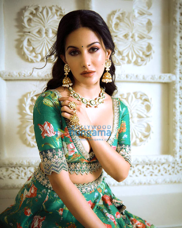 amyra dastur 5 5